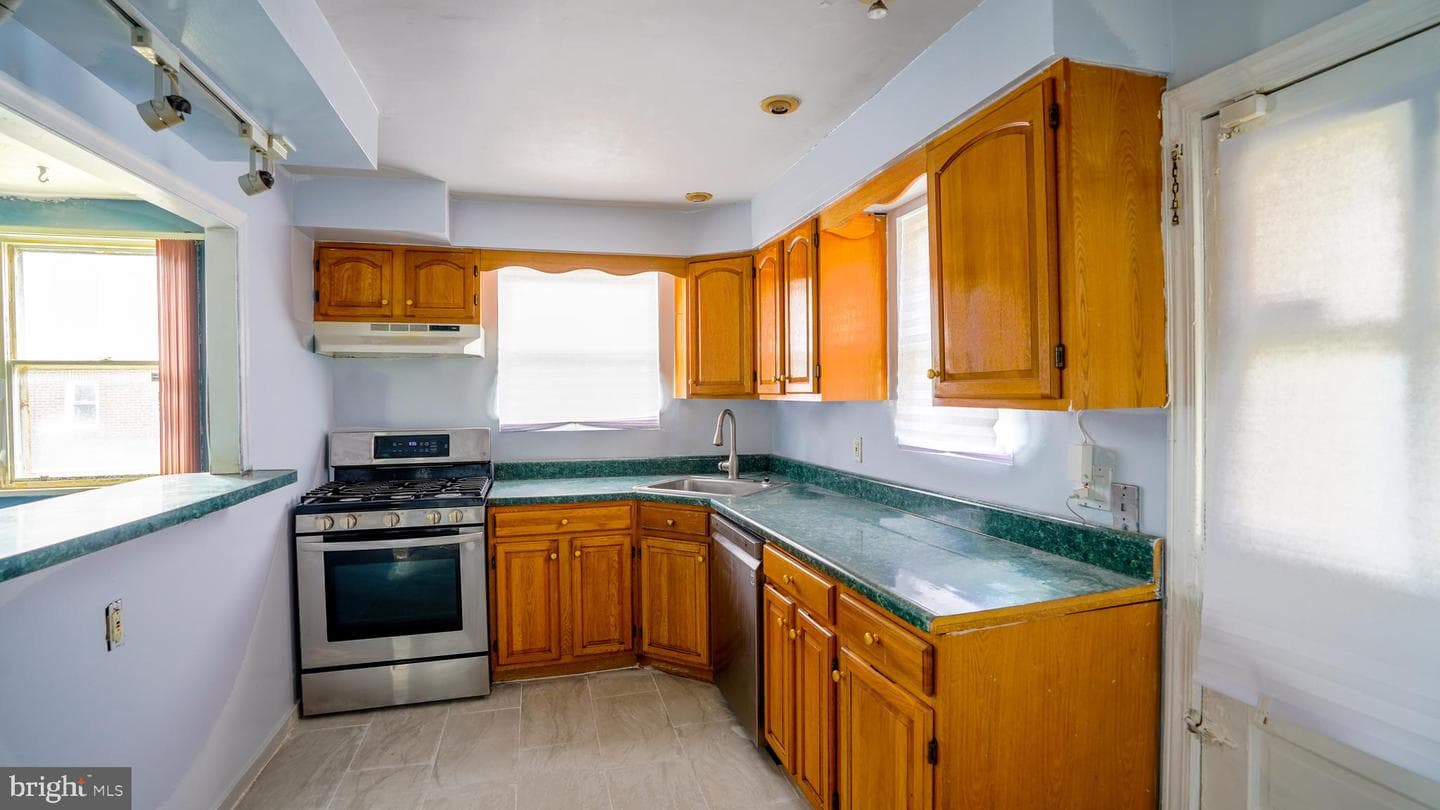 8246 Michener Avenue photo 8