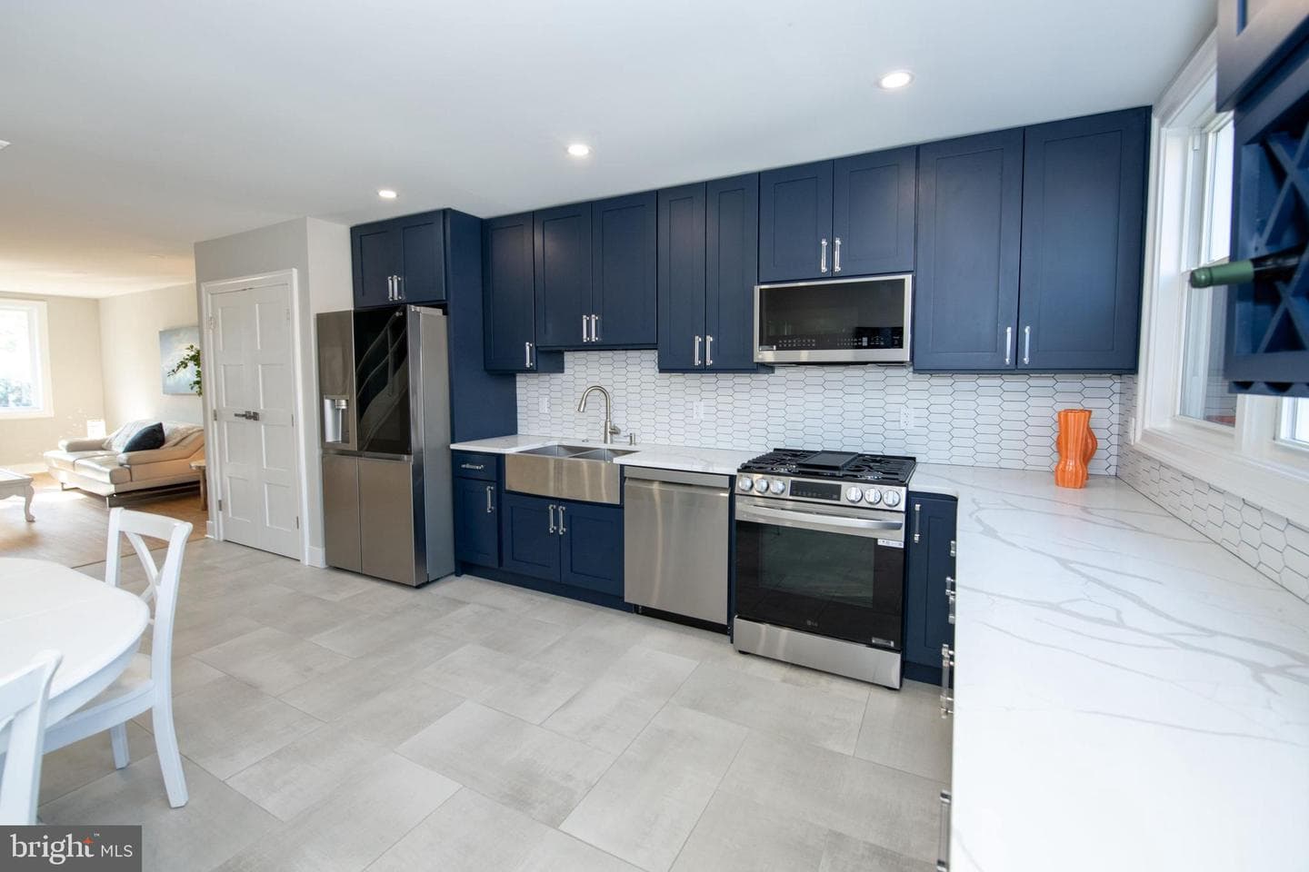 6634 Claridge Street photo 6