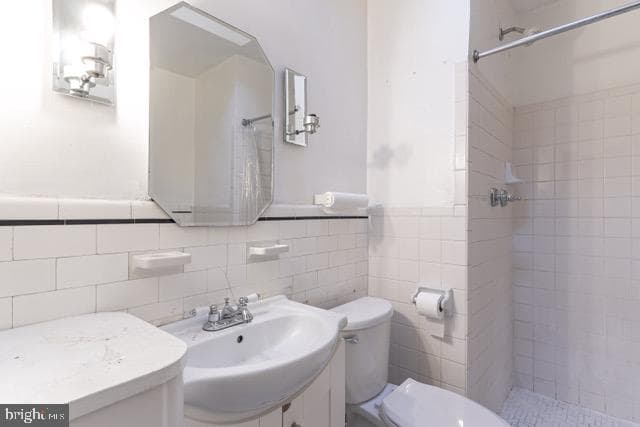 5946 Kemble Avenue photo 17
