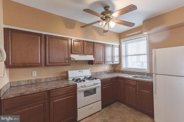 5946 Kemble Avenue photo 2