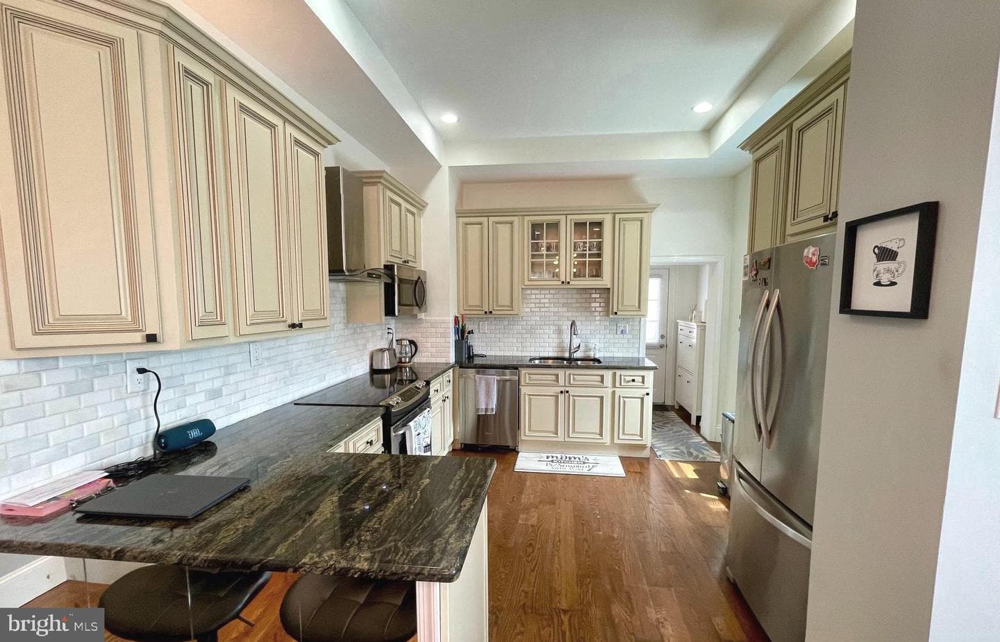 2739 E Madison Street photo 5