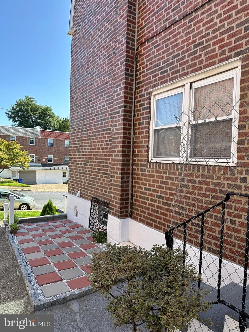 648 Lawler Street photo 5