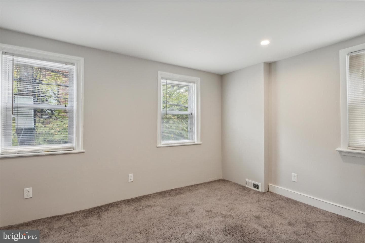 1334 E Hewson Street photo 13