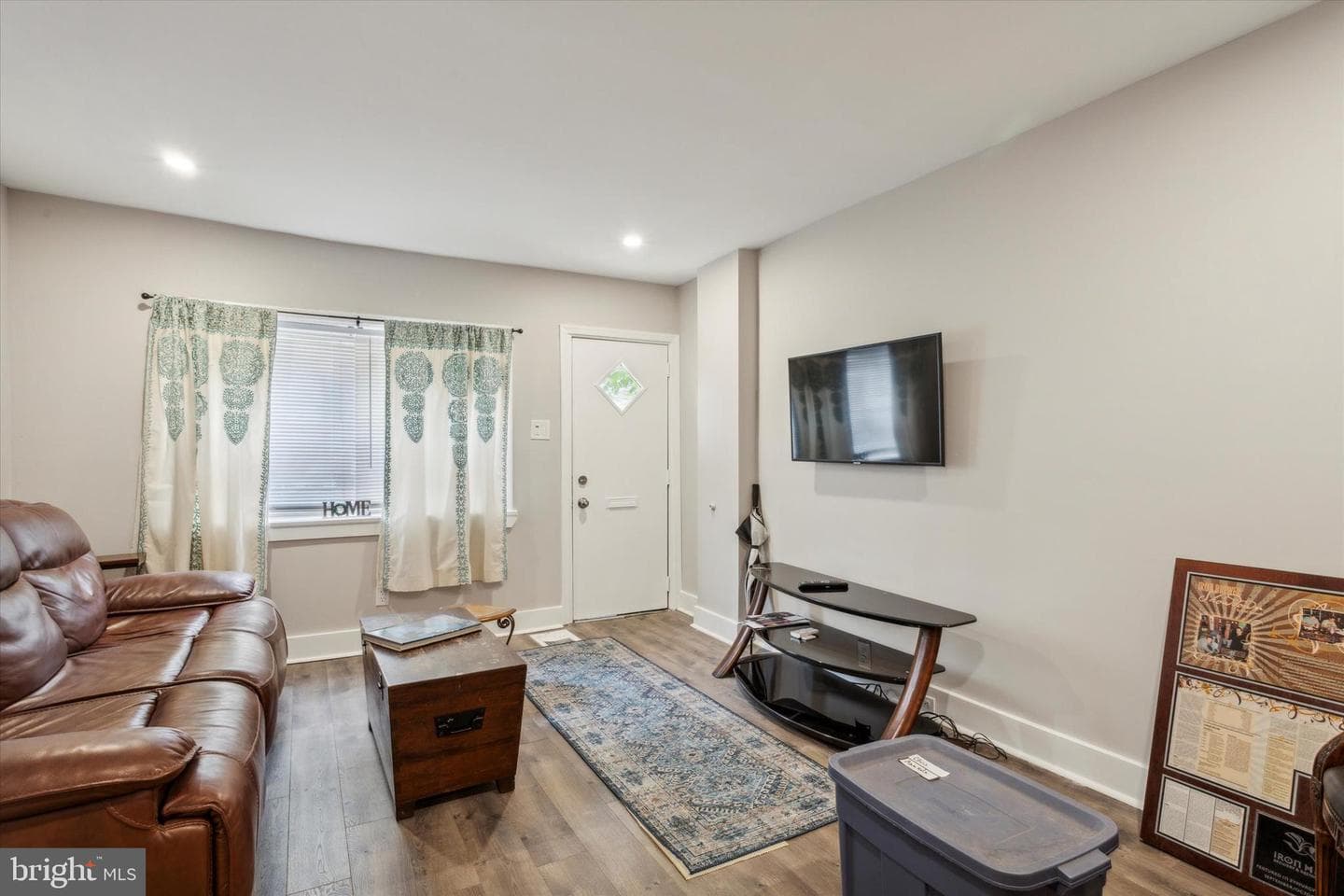 1334 E Hewson Street photo 2