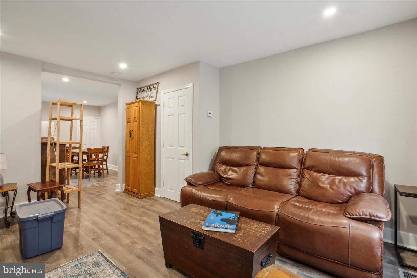 1334 E Hewson Street photo 3