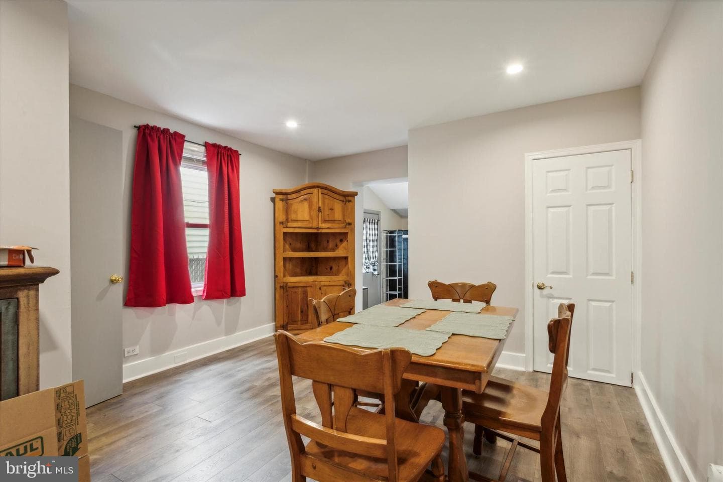 1334 E Hewson Street photo 6