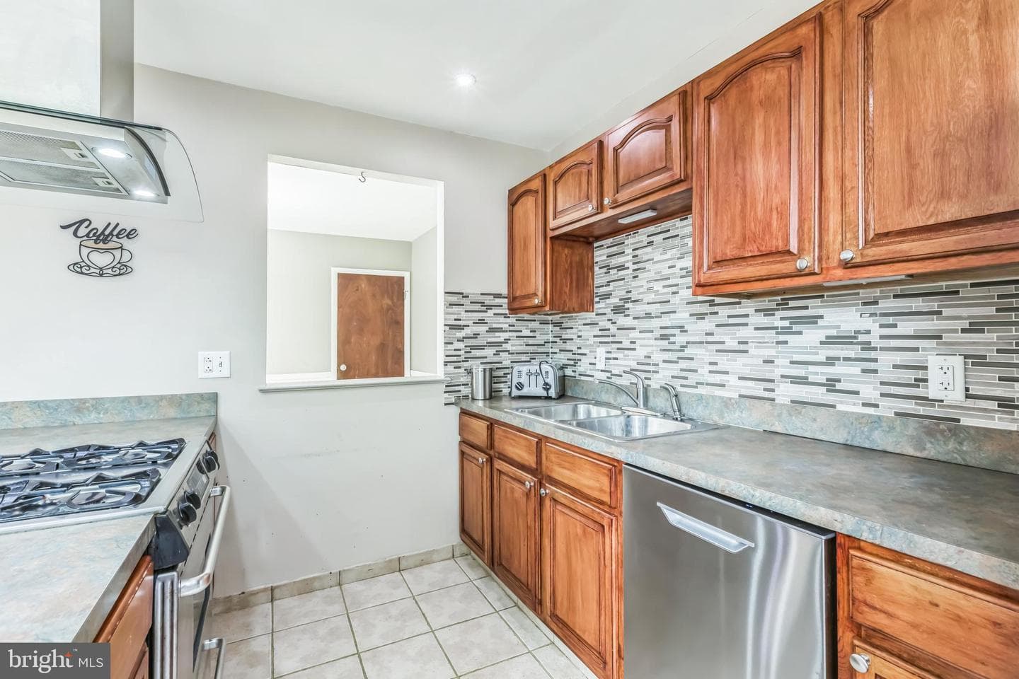 7456 Hill Road photo 10
