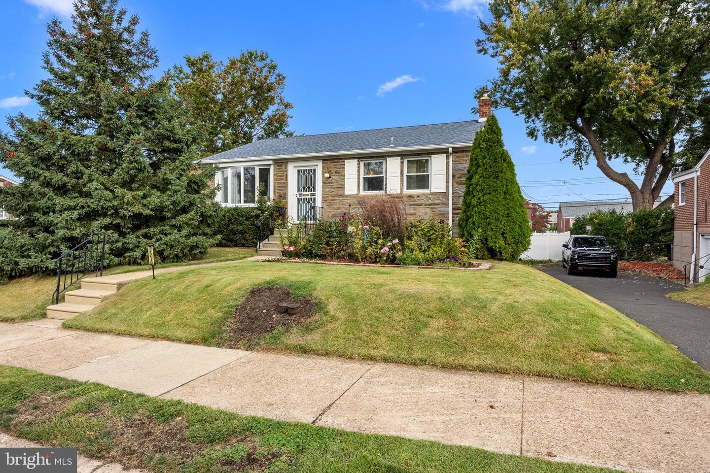 7610 Brous Avenue photo 3