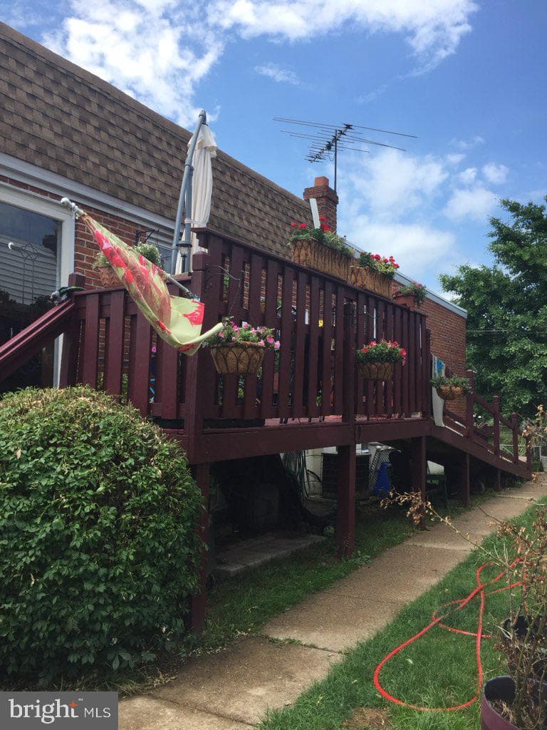 8850 Brocklehurst Street photo 2