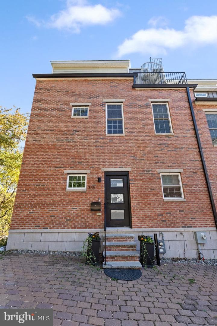 335 Wright Street photo 2