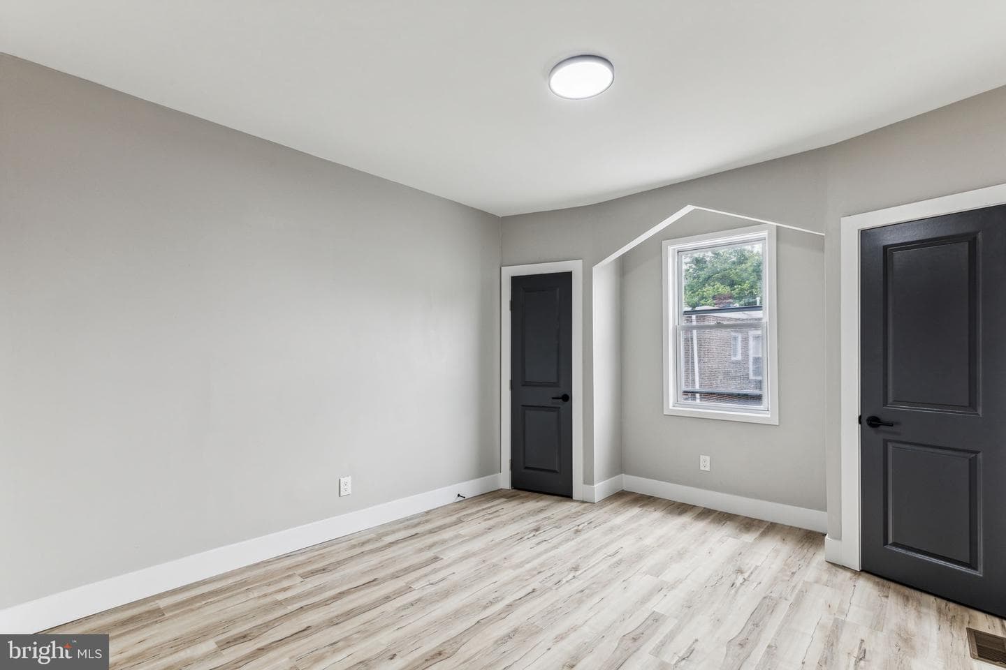 6459 N Smedley Street photo 15