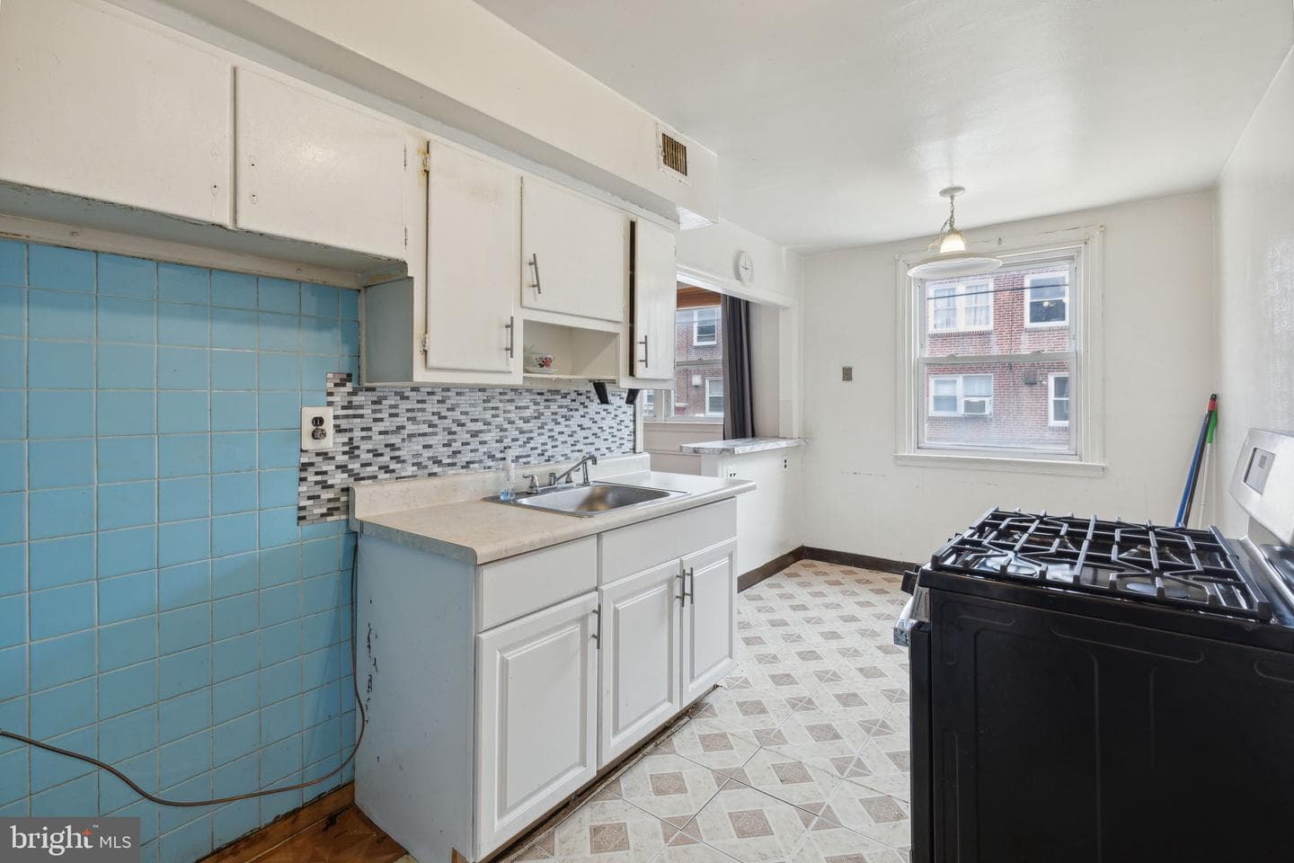 6325 Elmhurst Street photo 11