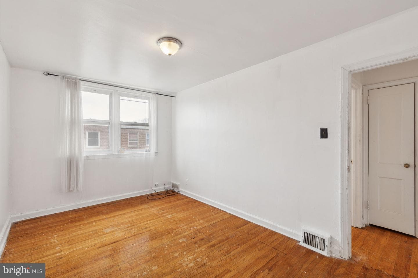 6325 Elmhurst Street photo 12