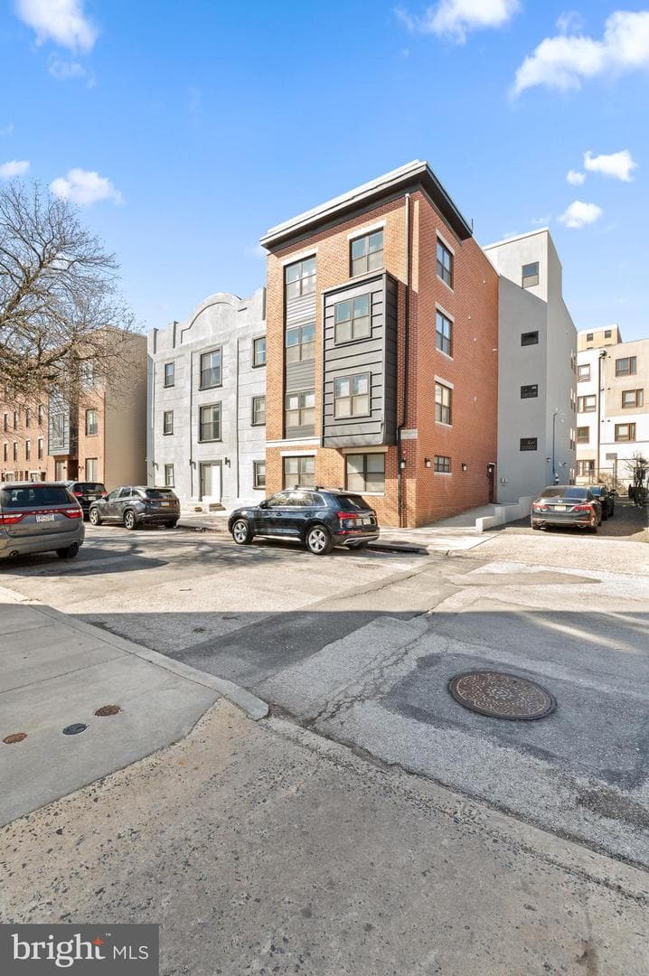 988 N Marshall Street #2r photo 3