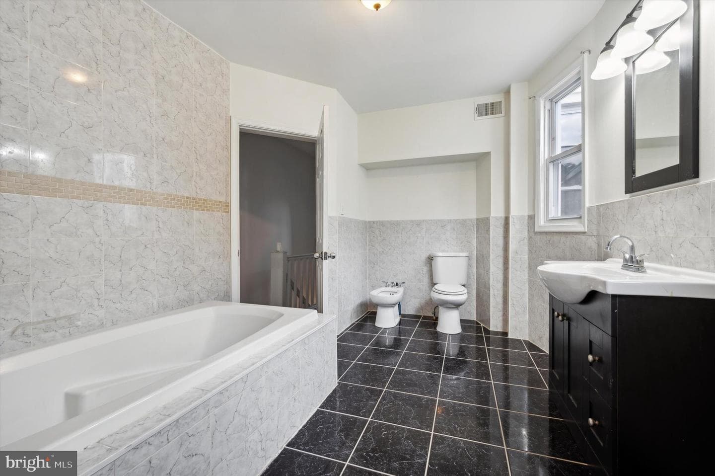 5459 Pine Street photo 12