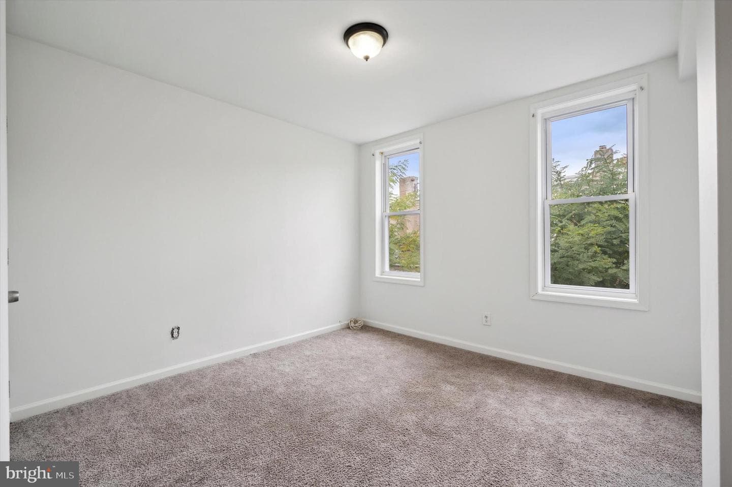 5459 Pine Street photo 9