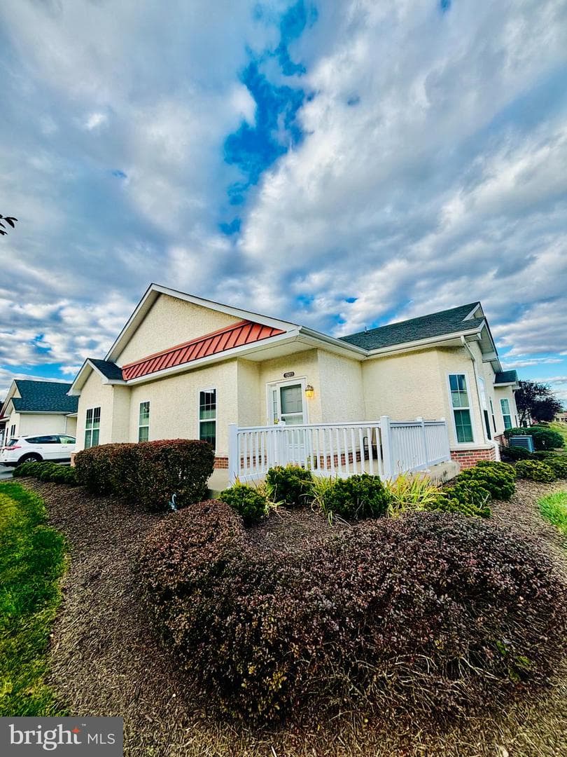 15011 Dahlia Drive photo 2