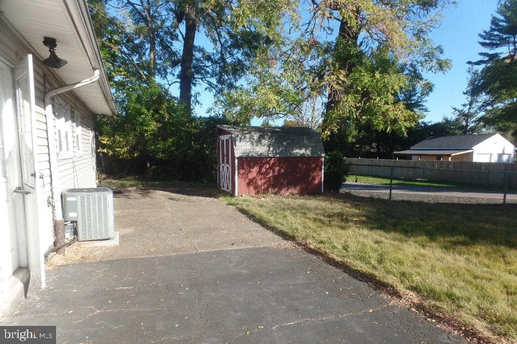 1123 Grant Avenue photo 2