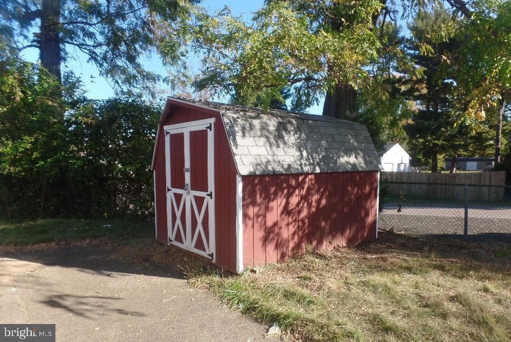 1123 Grant Avenue photo 3