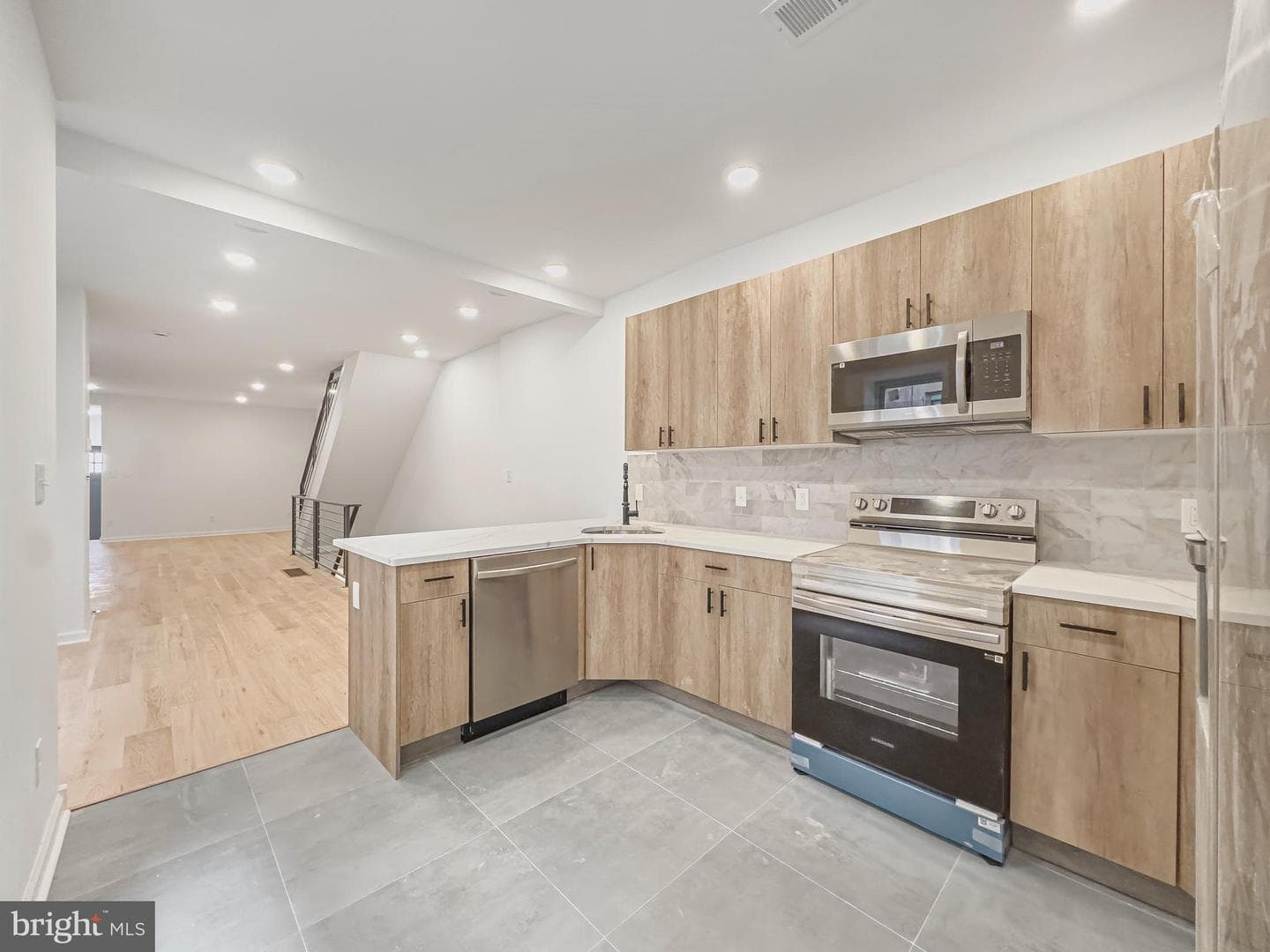239 N Farson Street photo 10
