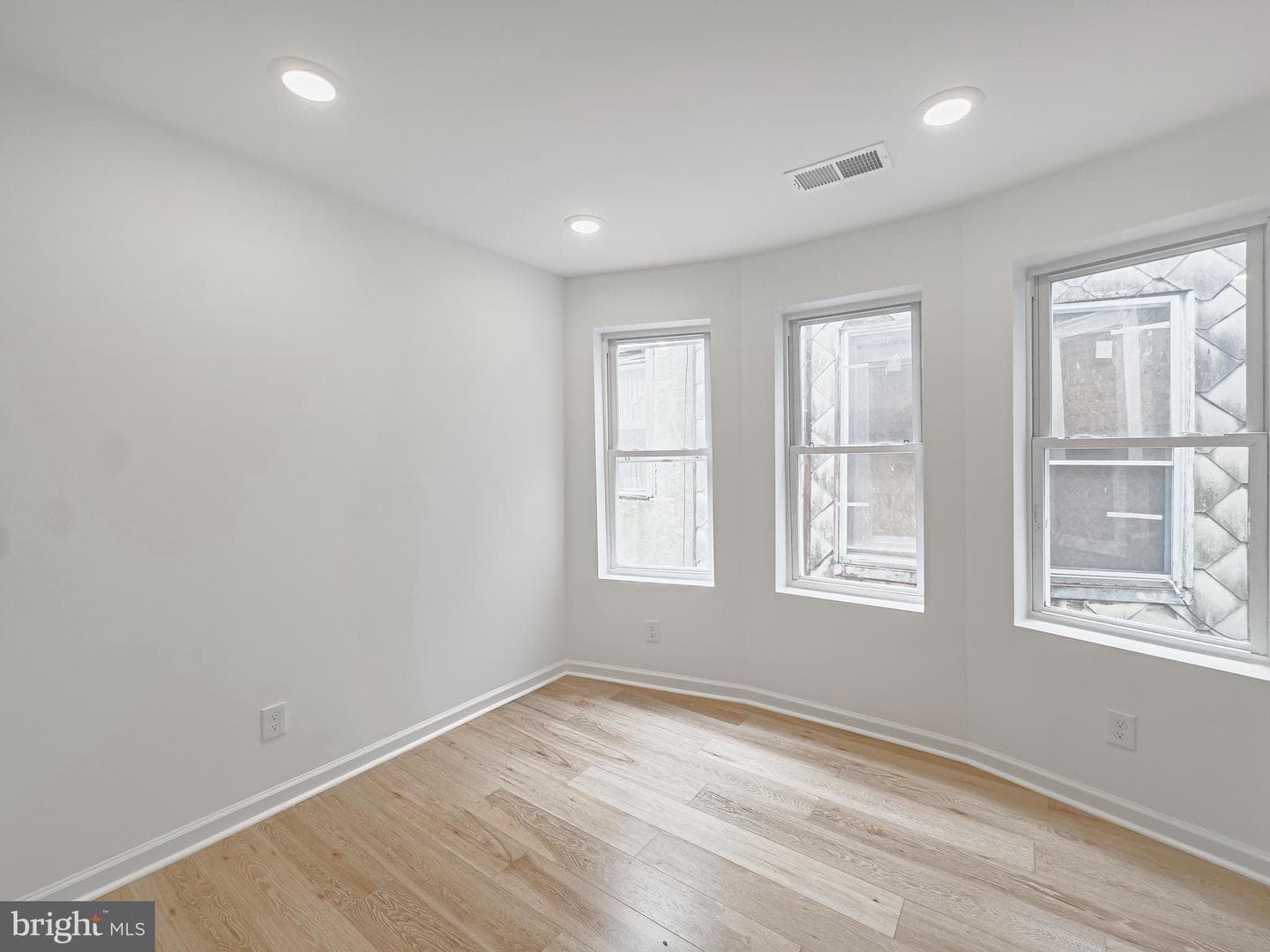 239 N Farson Street photo 19