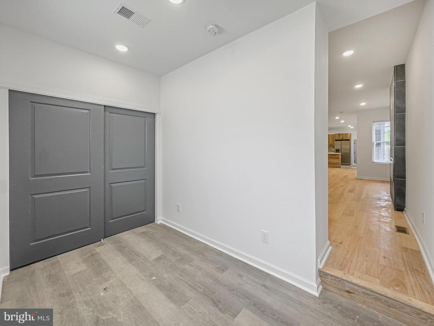 239 N Farson Street photo 2