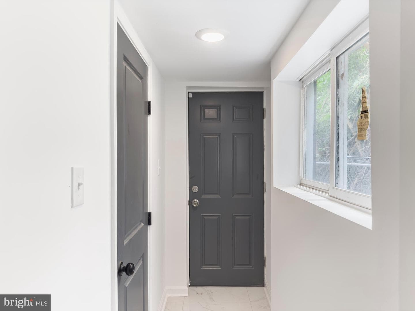 239 N Farson Street photo 34