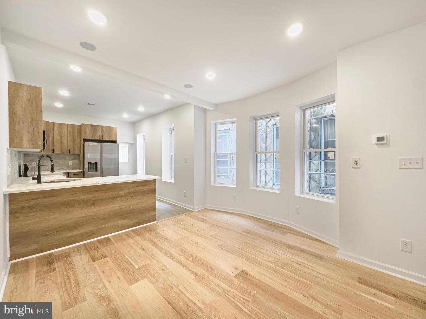 239 N Farson Street photo 5