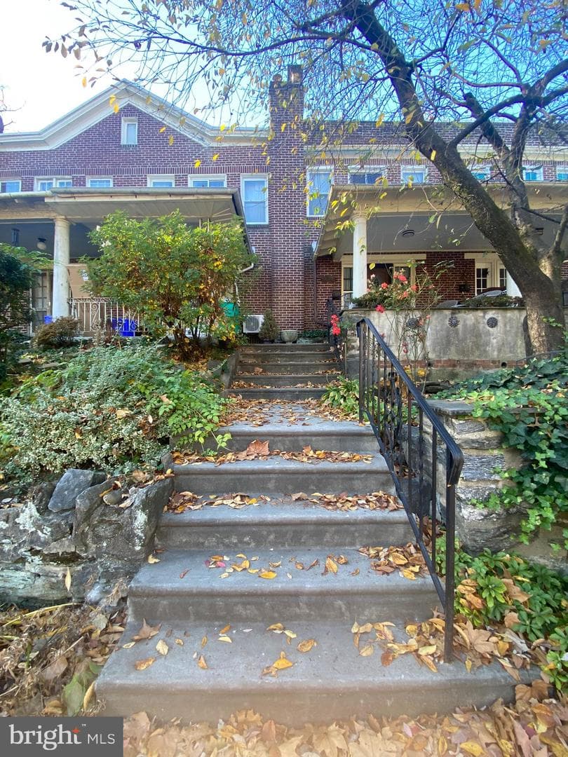 6132 McCallum Street photo 2