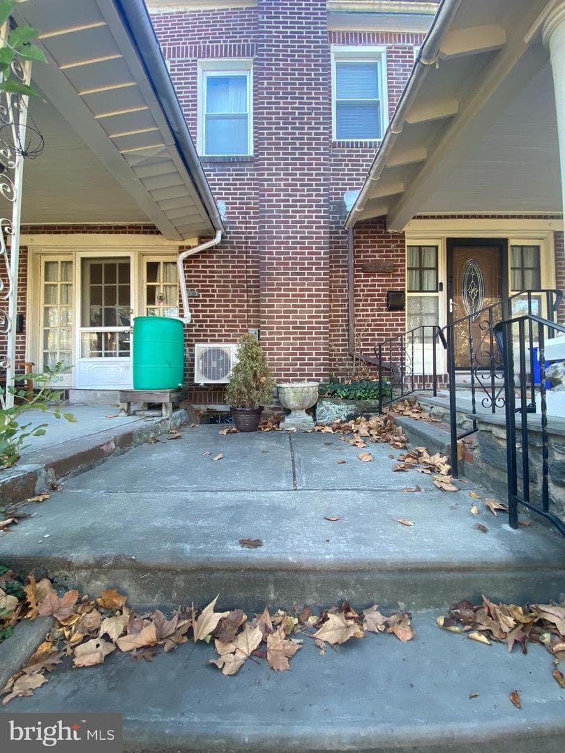 6132 McCallum Street photo 3