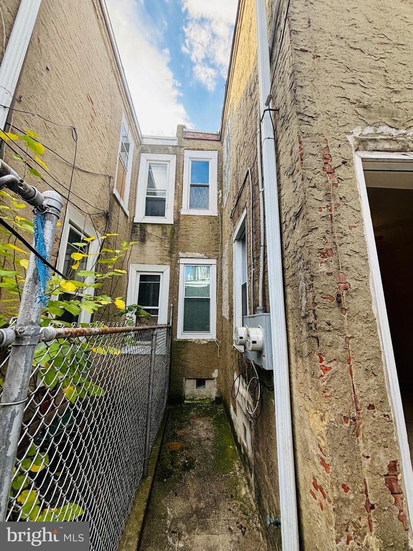819 E Hilton Street photo 18