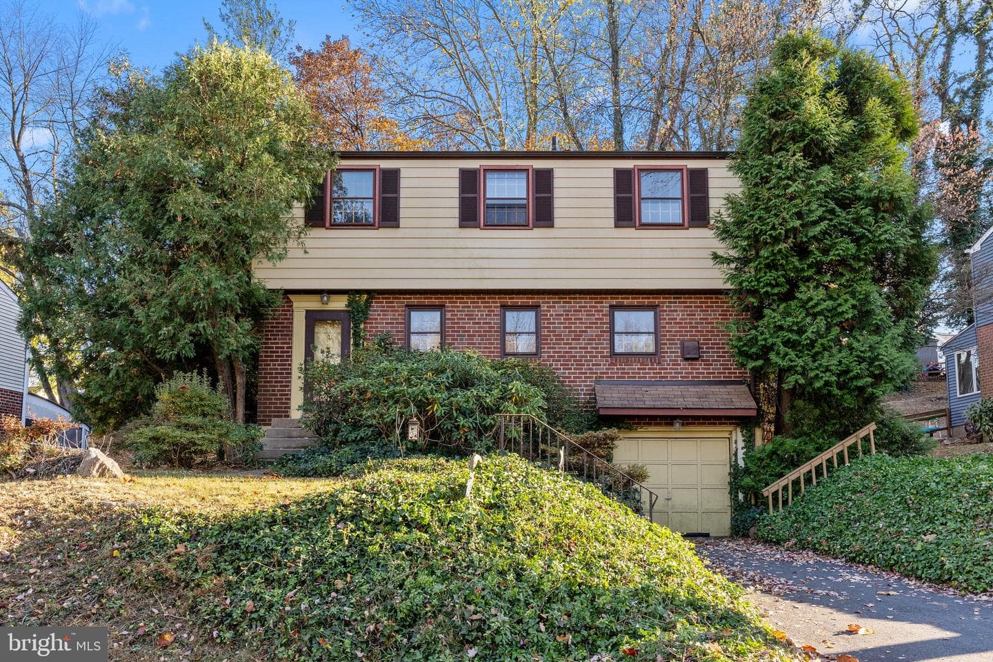 910 E Cathedral Road photo 1