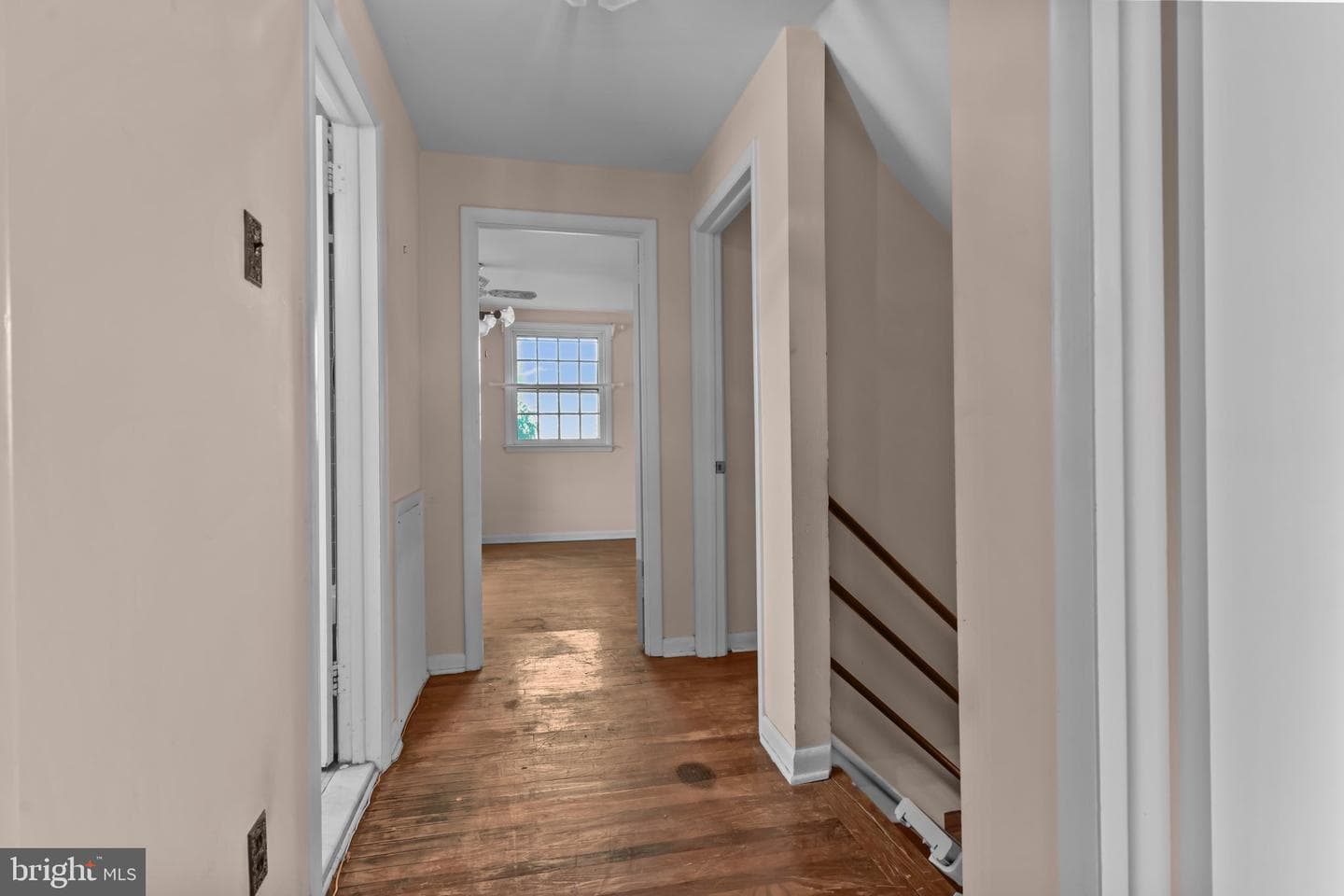 910 E Cathedral Road photo 19
