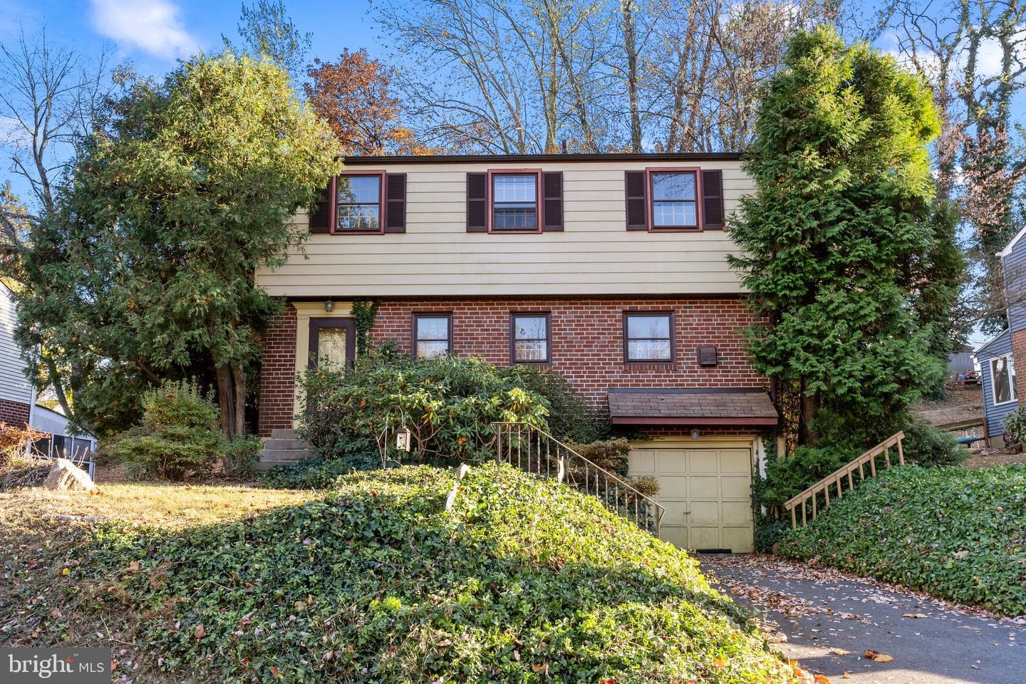 910 E Cathedral Road photo 32