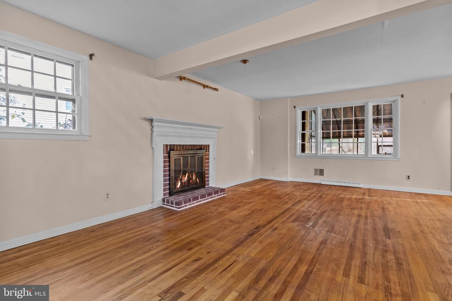 910 E Cathedral Road photo 4