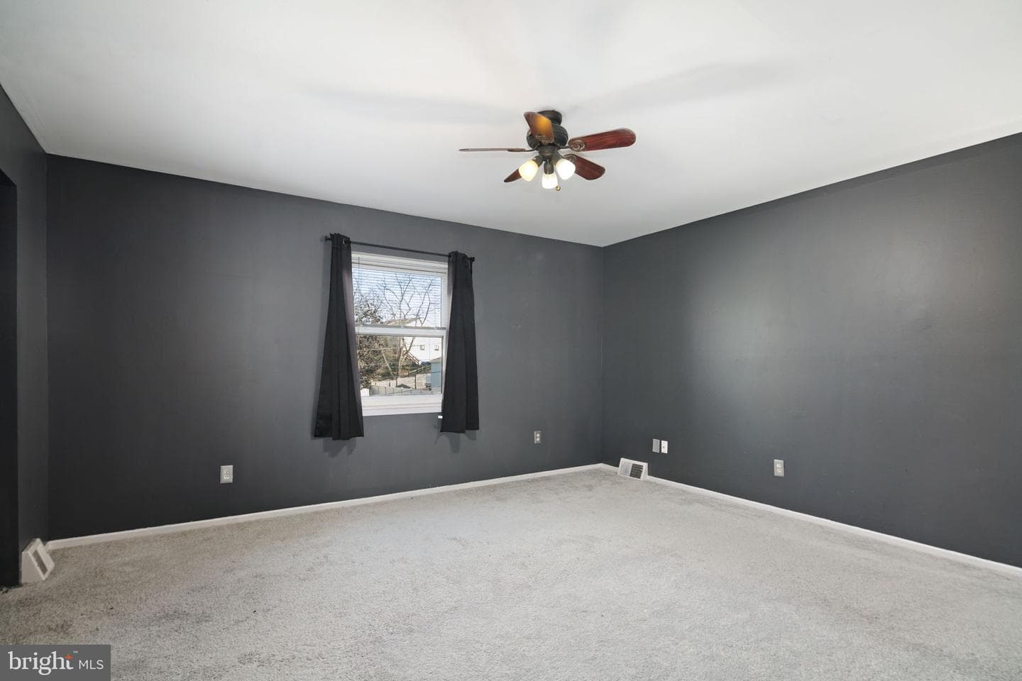 8116 Lawnton Street photo 18
