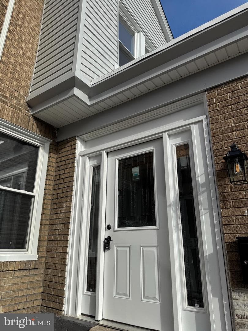 1607 Widener Place photo 3