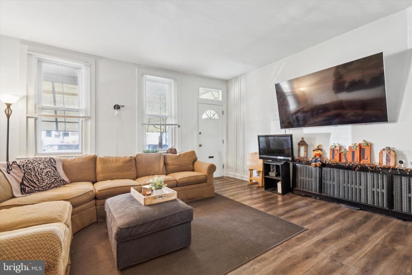 471 Martin Street photo 3