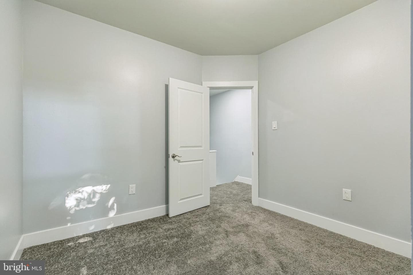3243 N Etting Street photo 9