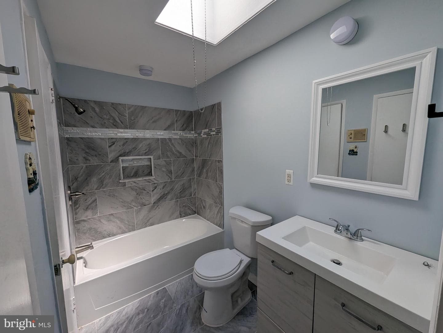1104 W Master Street photo 5