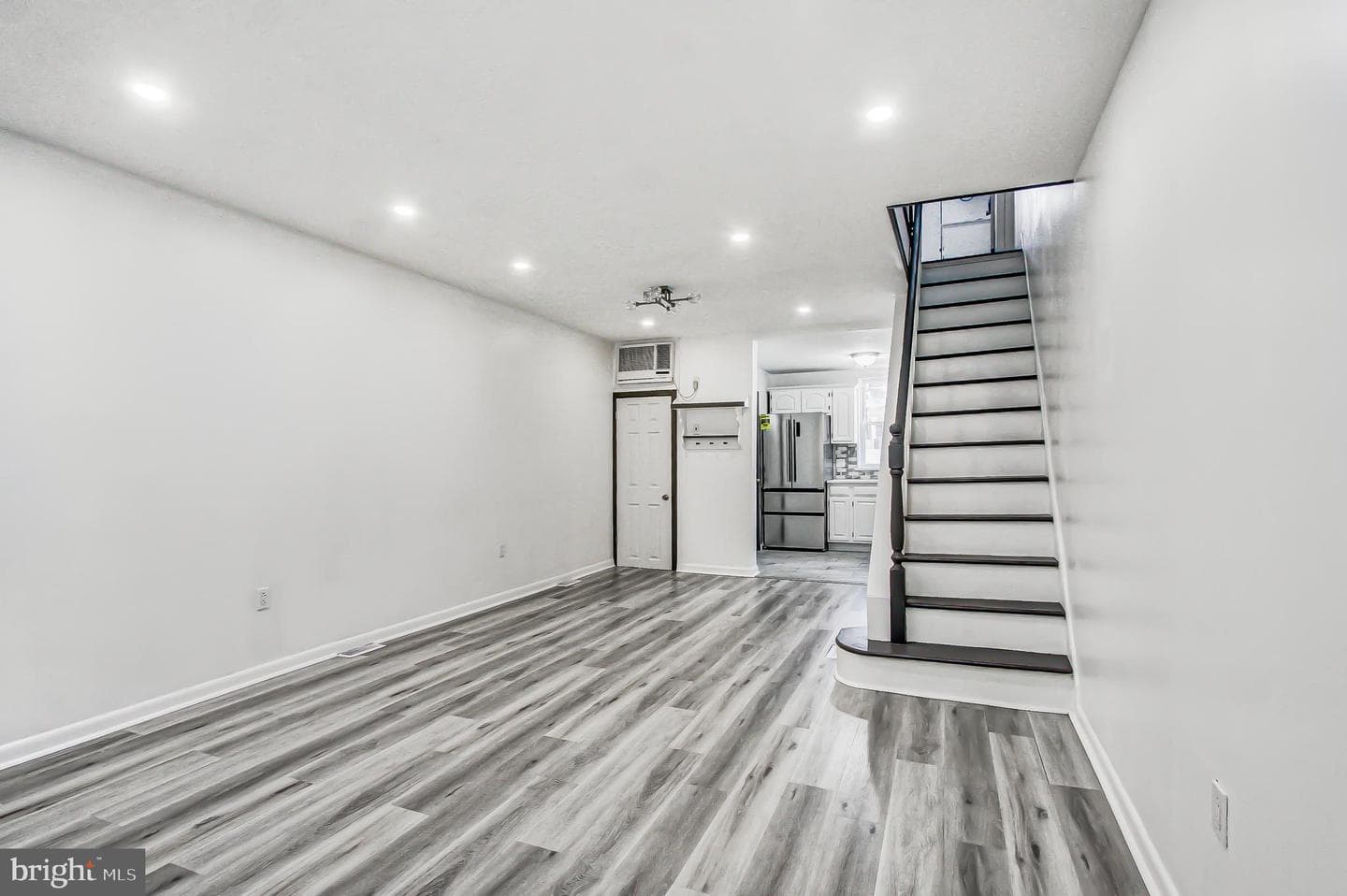 2533 S Mildred Street photo 4