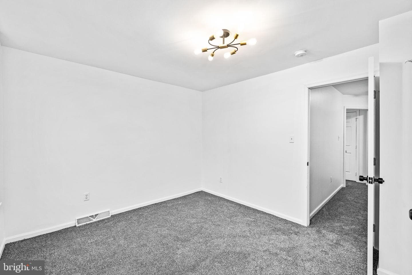 1821 N Croskey Street photo 21