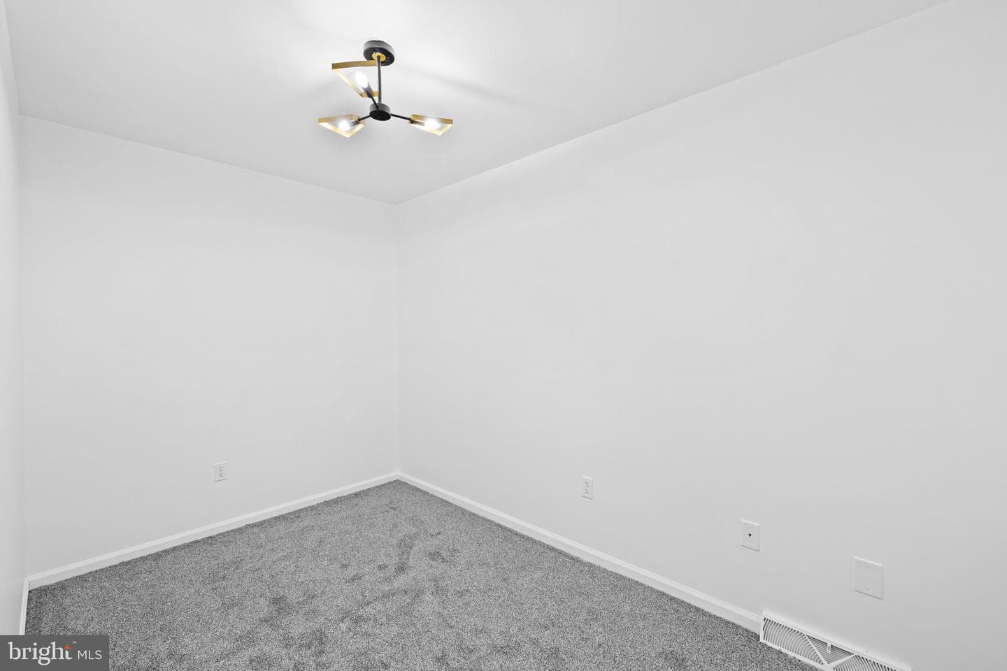 1821 N Croskey Street photo 24
