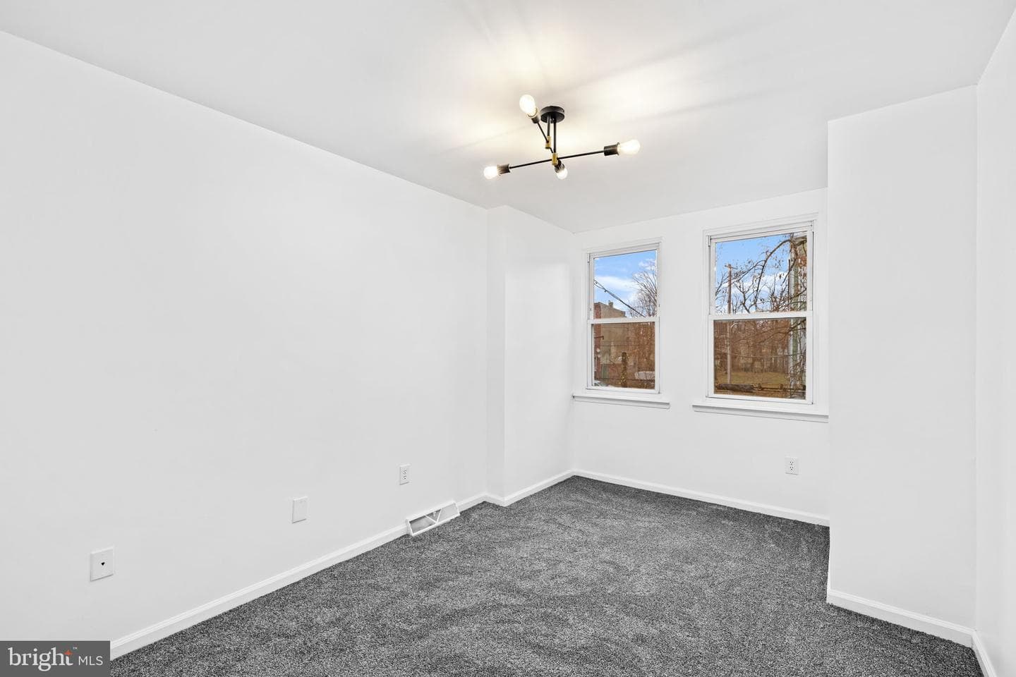 1821 N Croskey Street photo 33