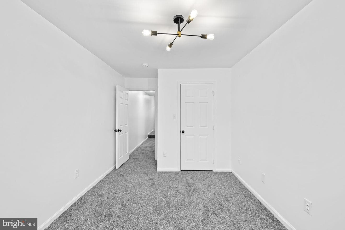 1821 N Croskey Street photo 34