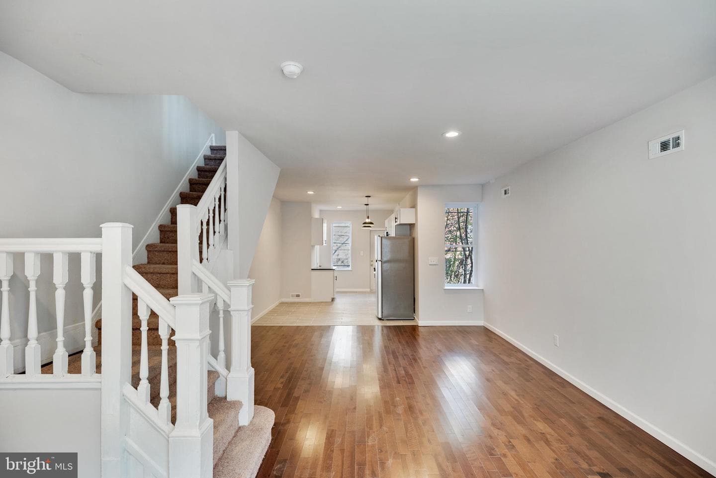 1335 S Lindenwood Street photo 11