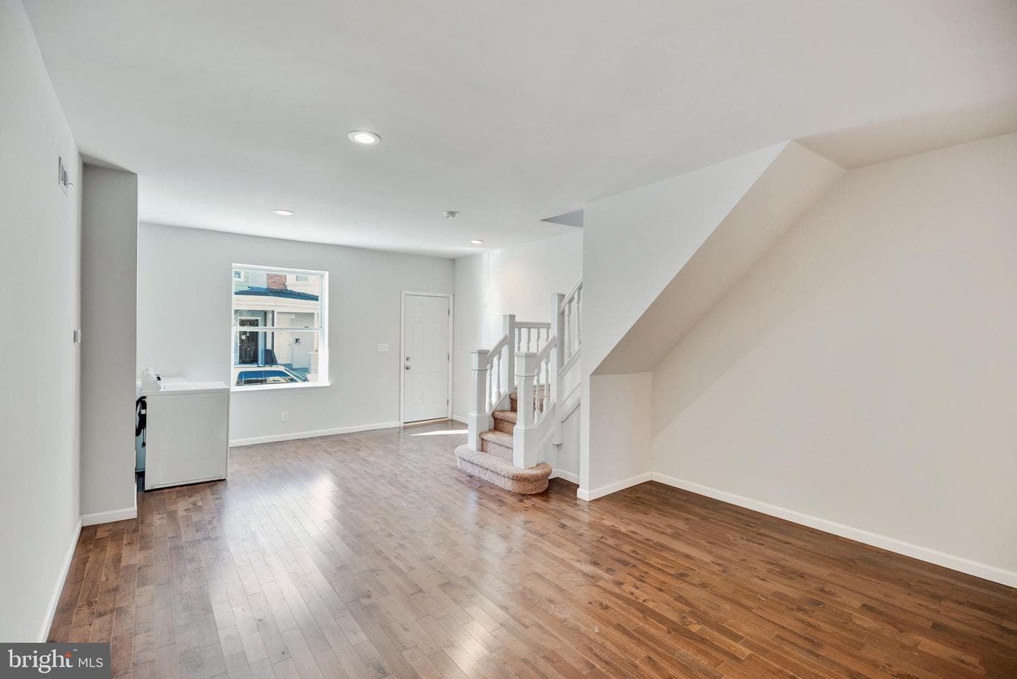 1335 S Lindenwood Street photo 6