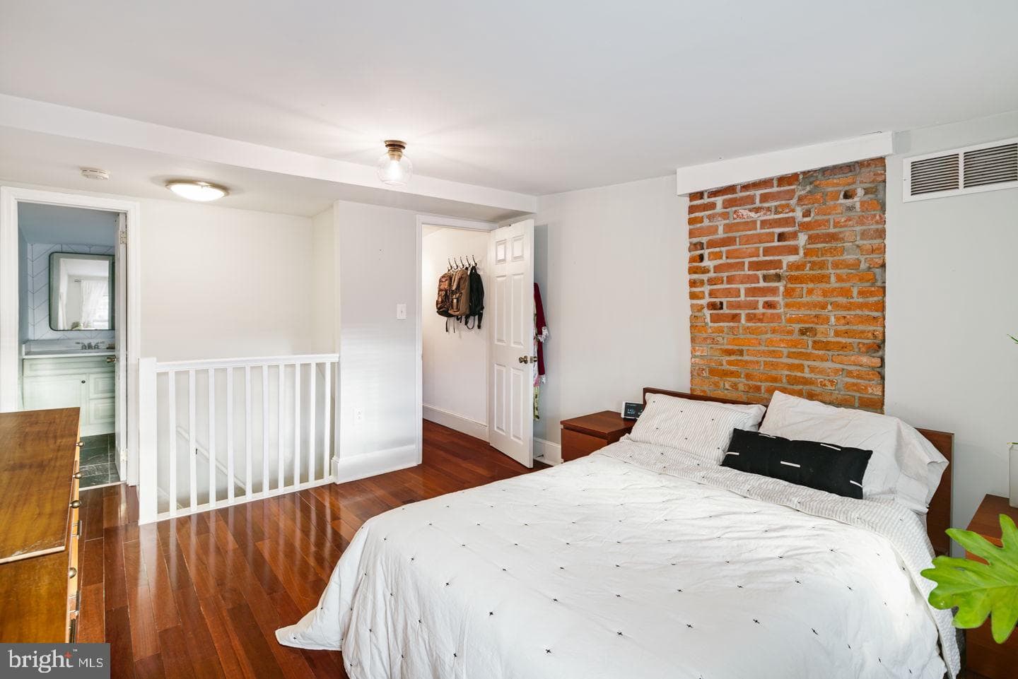 2307 E Fletcher Street photo 14