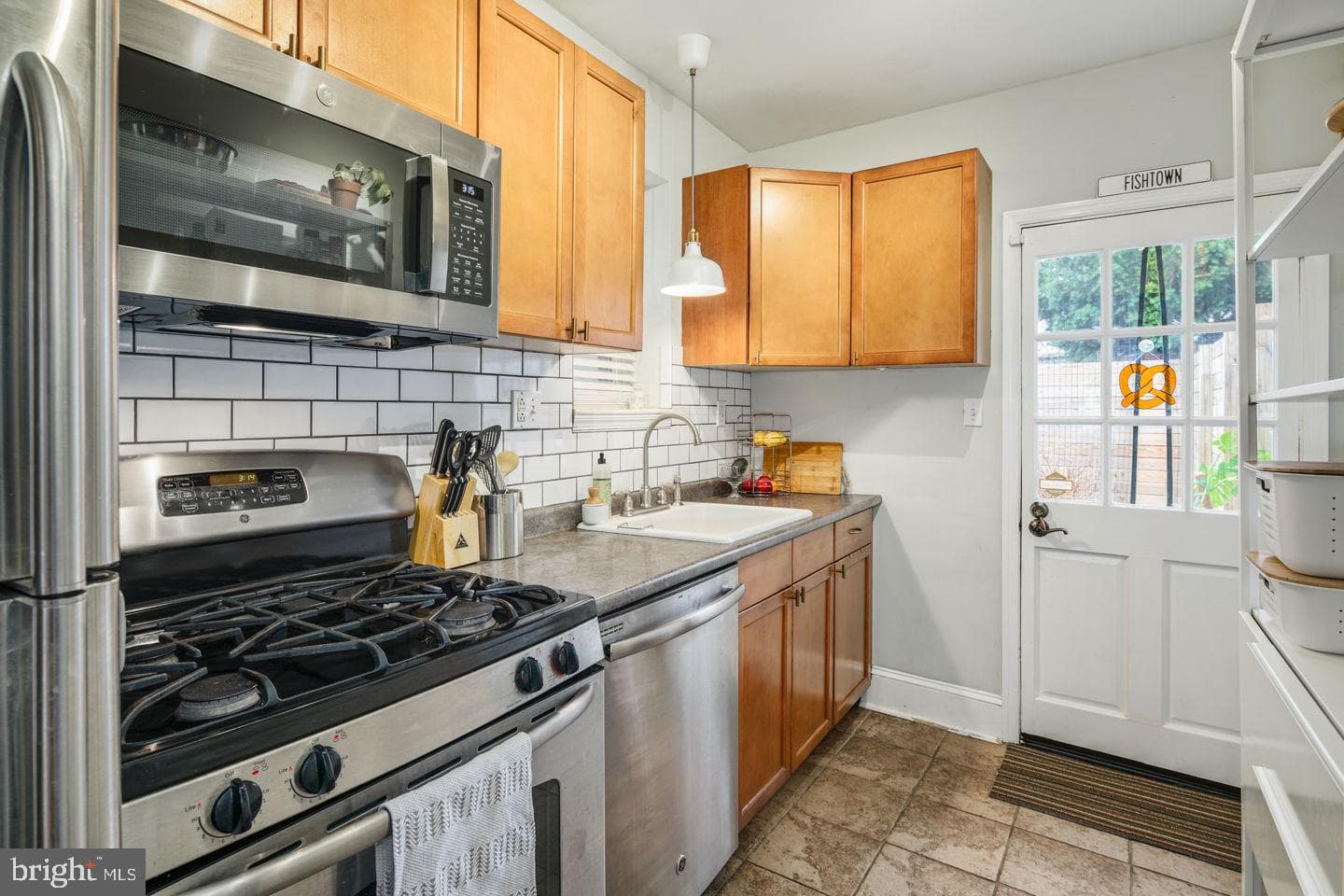 2307 E Fletcher Street photo 6