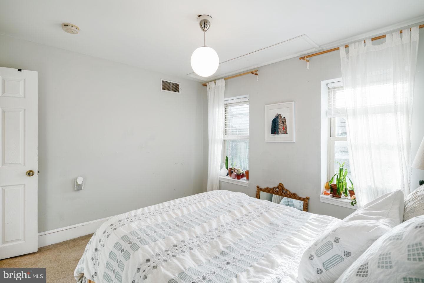2307 E Fletcher Street photo 9